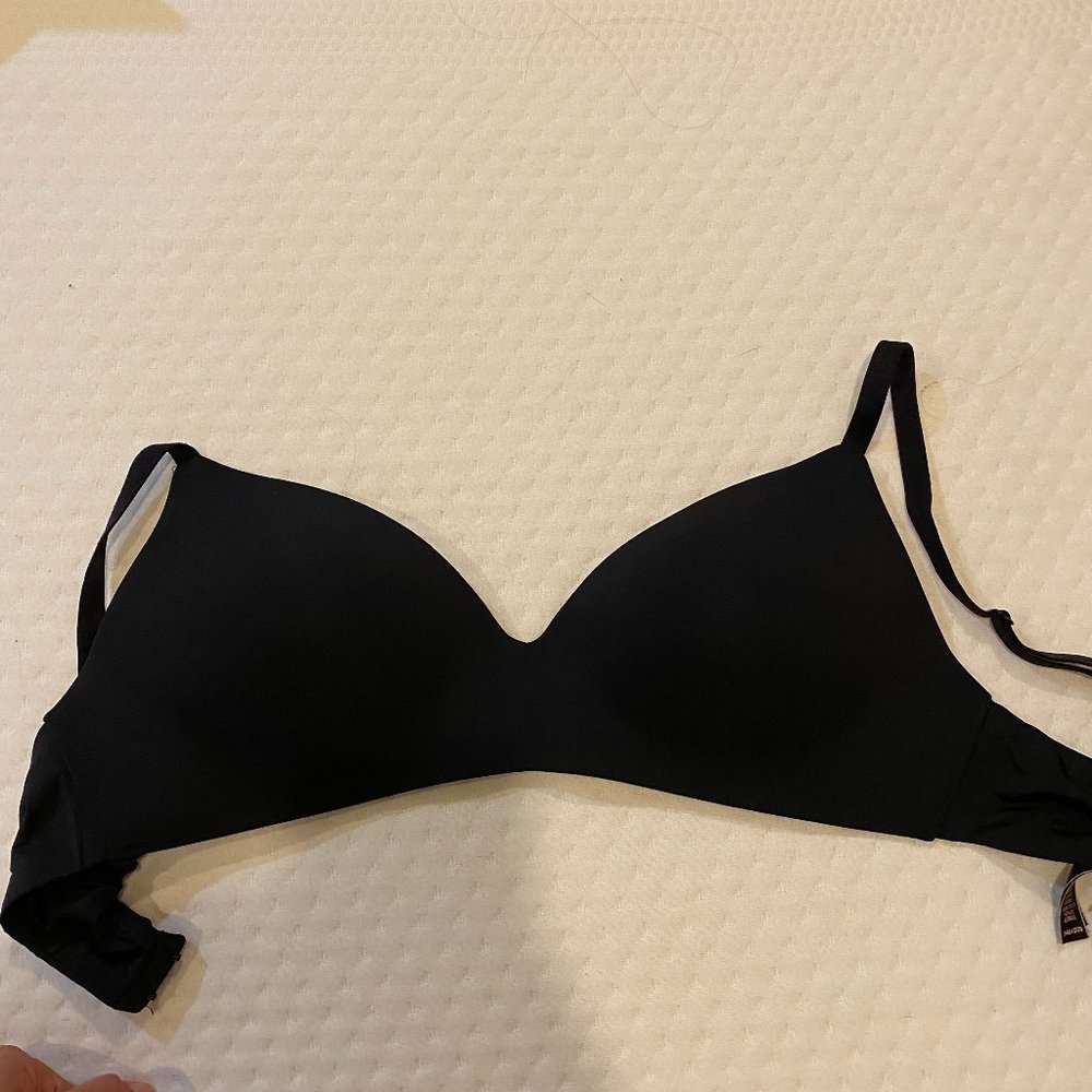 Victoria's Secret Wireless Lightly Lined Bra Black 34D